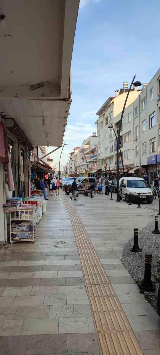 snaphot A. Pazarcı, Einkaufsstraße in Manavgat an der türkischen Riviera , 02.05.2023 16:50