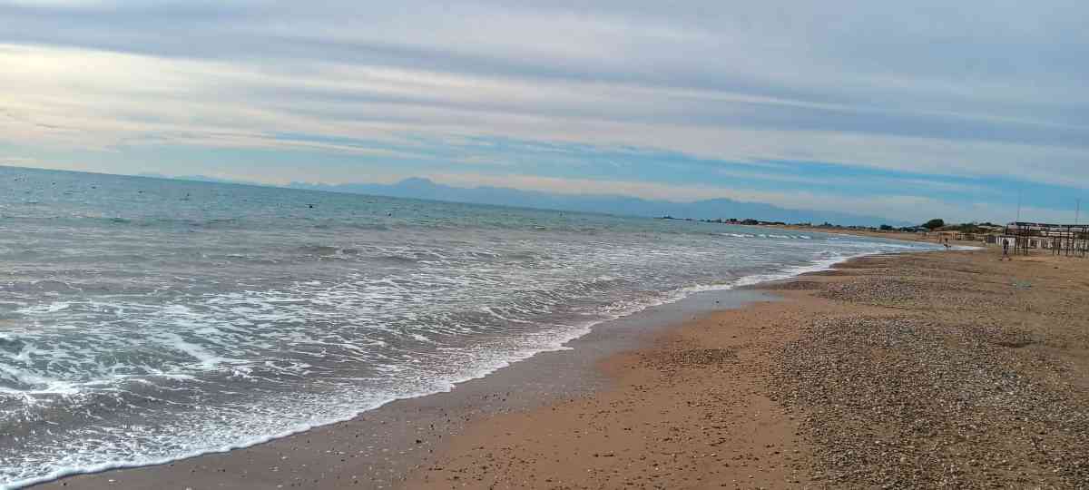 snaphot Gündoğdu, the empty beach of the Side Star Resort on 26.11.2024, 27.11.2024 09:20