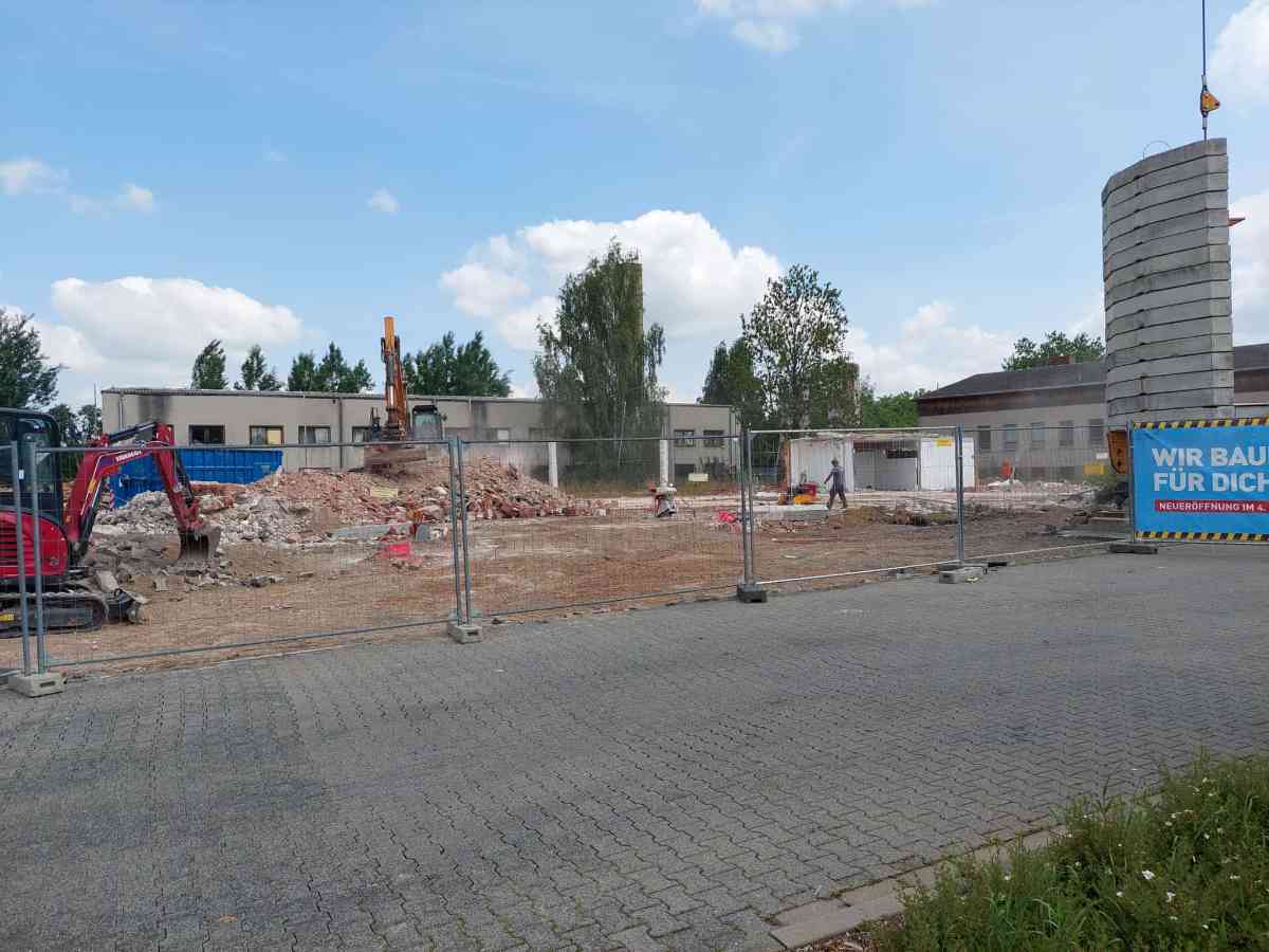 snaphot Döbeln, Döbeln Großbauchlitz - Abriss des NETTO-Marktes, 18.06.2025 07:32
