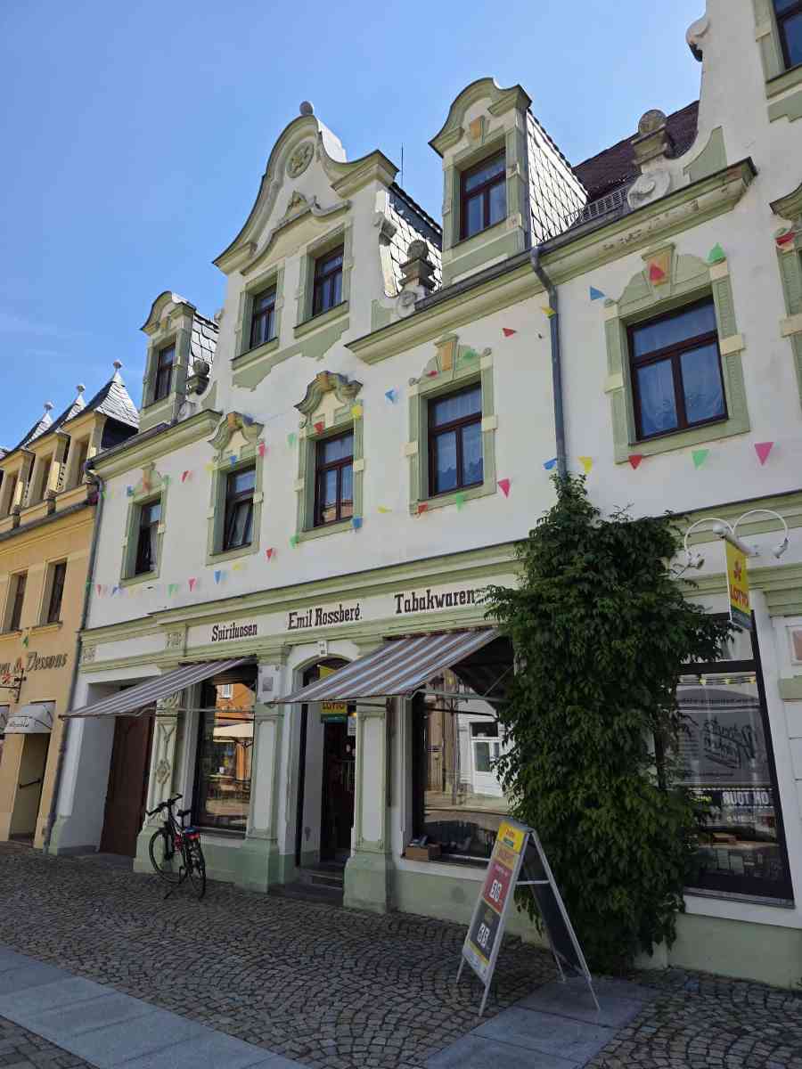snaphot Döbeln, der Niedermarkt in Döbeln mit dem Fachgeschäft für Weine und Spirituosen Rossberg, 20.06.2026 00:35