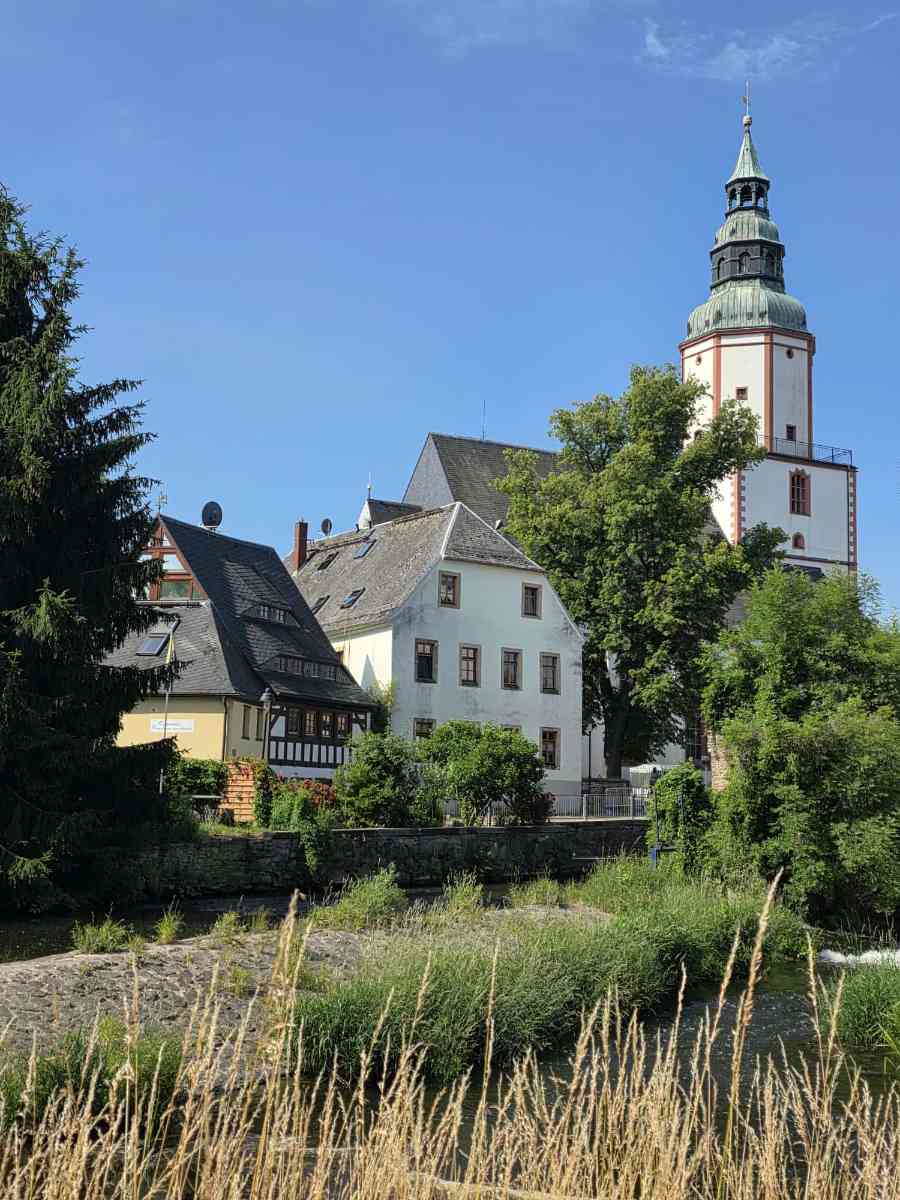 snaphot Döbeln, Blick vom Muldeufer in Richtung St. Nikolai Kirche und die Färberhäuser, 20.06.2026 00:36